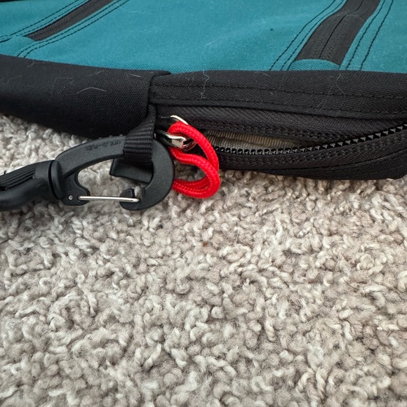 Osprey Arcane Crossbody / Messenger Bag – Pine Leaf Green - Picture 5 of 5